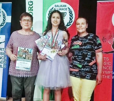 Надежда може да направи чудо в “Гласът на България“ . убедени са музикалните й учители Нона Немигенчева и Пепа Филина